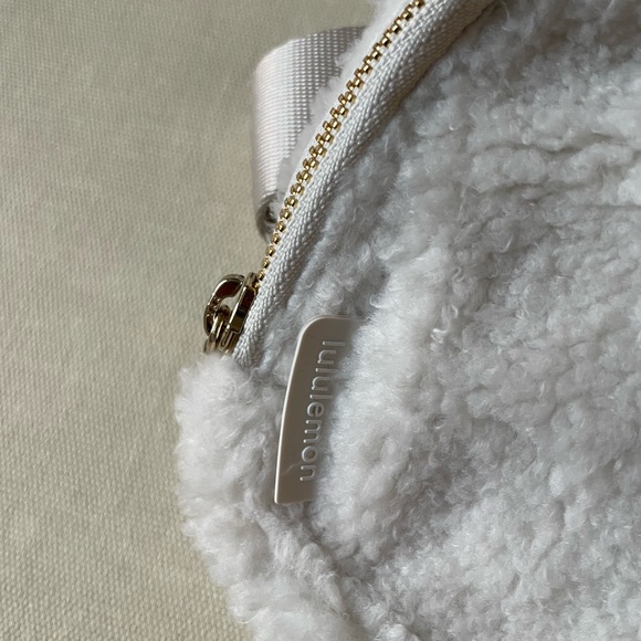 Lululemon Belt Bag 1L Fleece - White Opal/Gold - Picture 3 of 14
